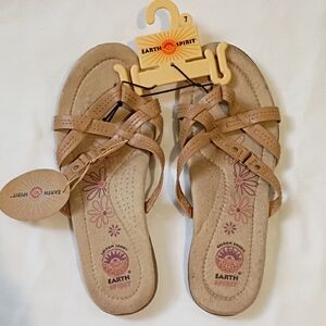 Earth Spirit Beige Woven Slide Sandals Size 7.